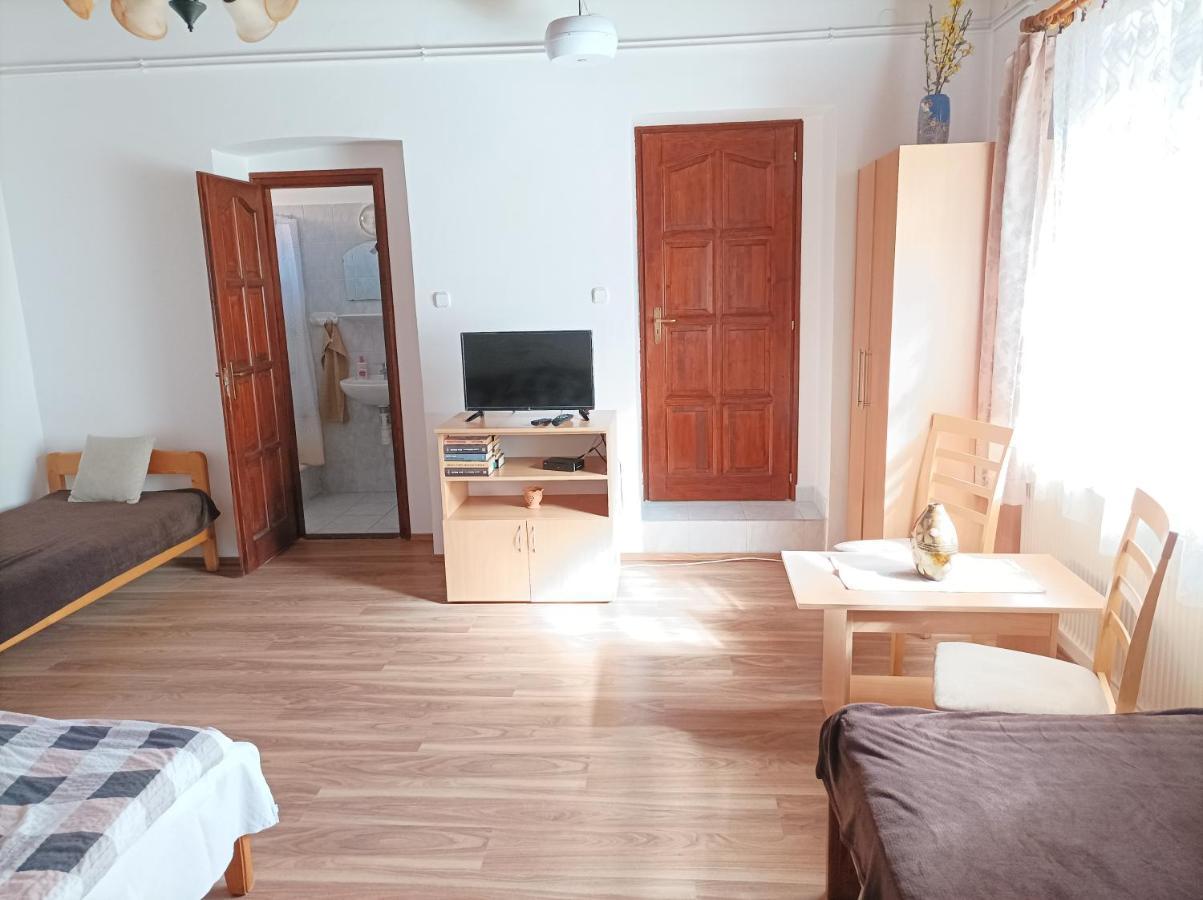 Kemences Vendeghaz Hotel Mikohaza Екстериор снимка