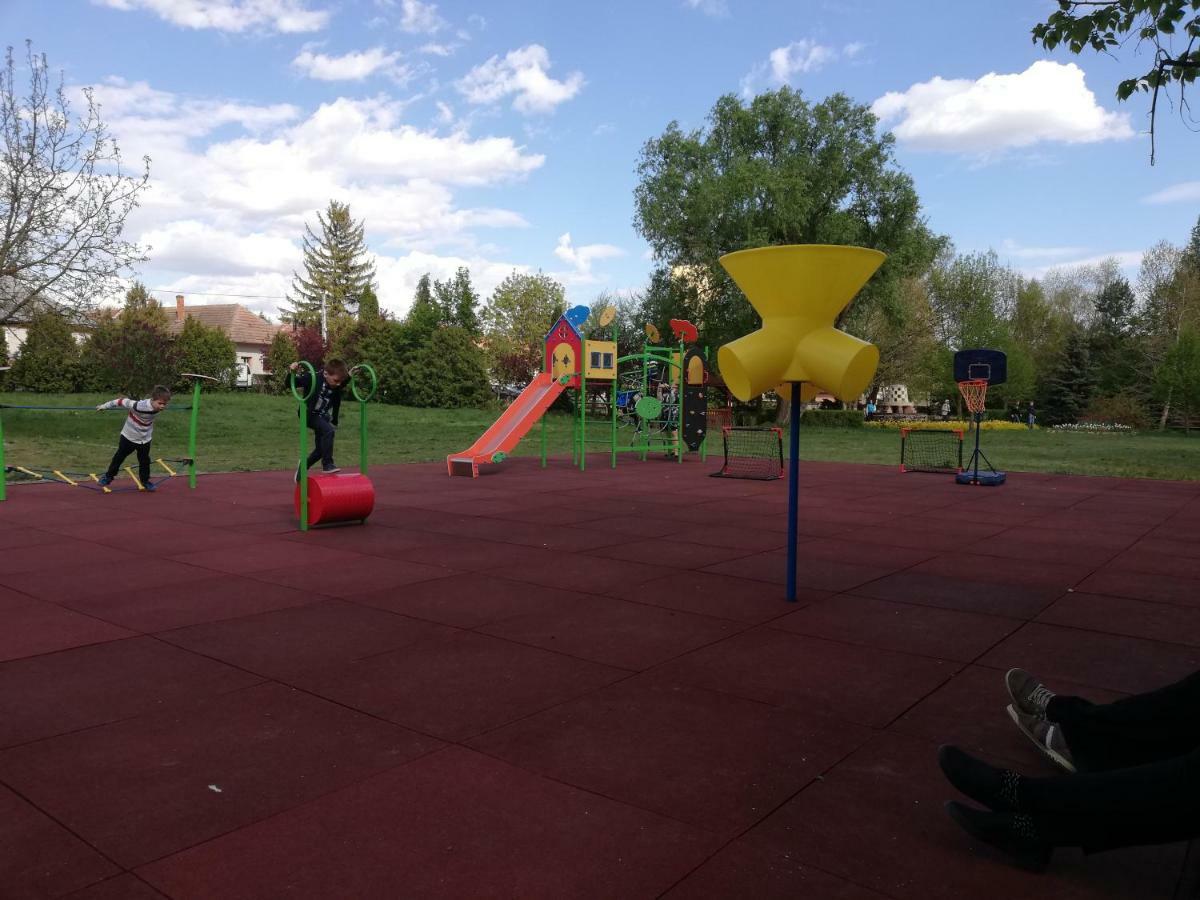 Kemences Vendeghaz Hotel Mikohaza Екстериор снимка